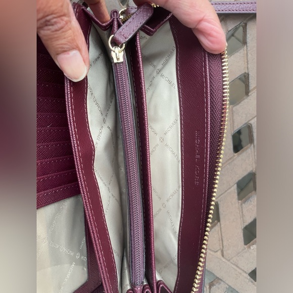 MICHAEL KORS Merlot Jet Set zip around wallet wristlet - Picture 4 of 6